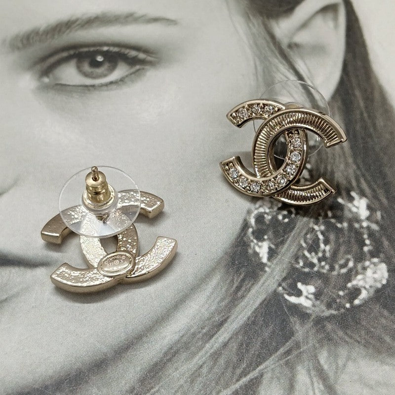 18K Chanel Vintage Diamond Gold Earrings