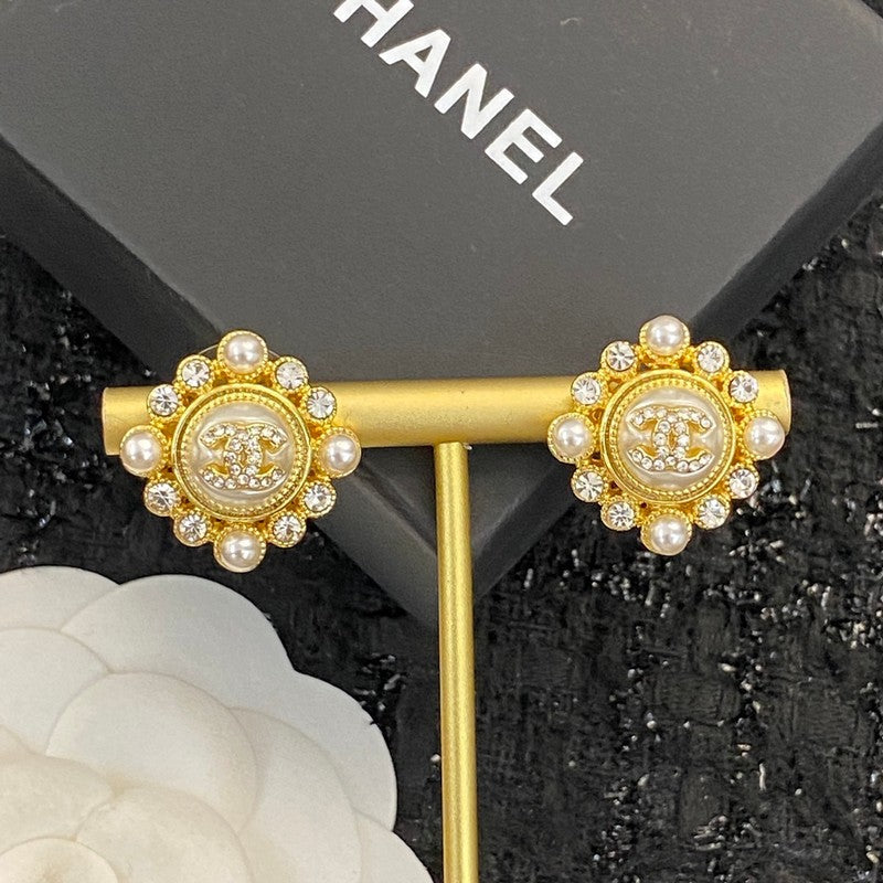 18K Chanel Pearls Earrings