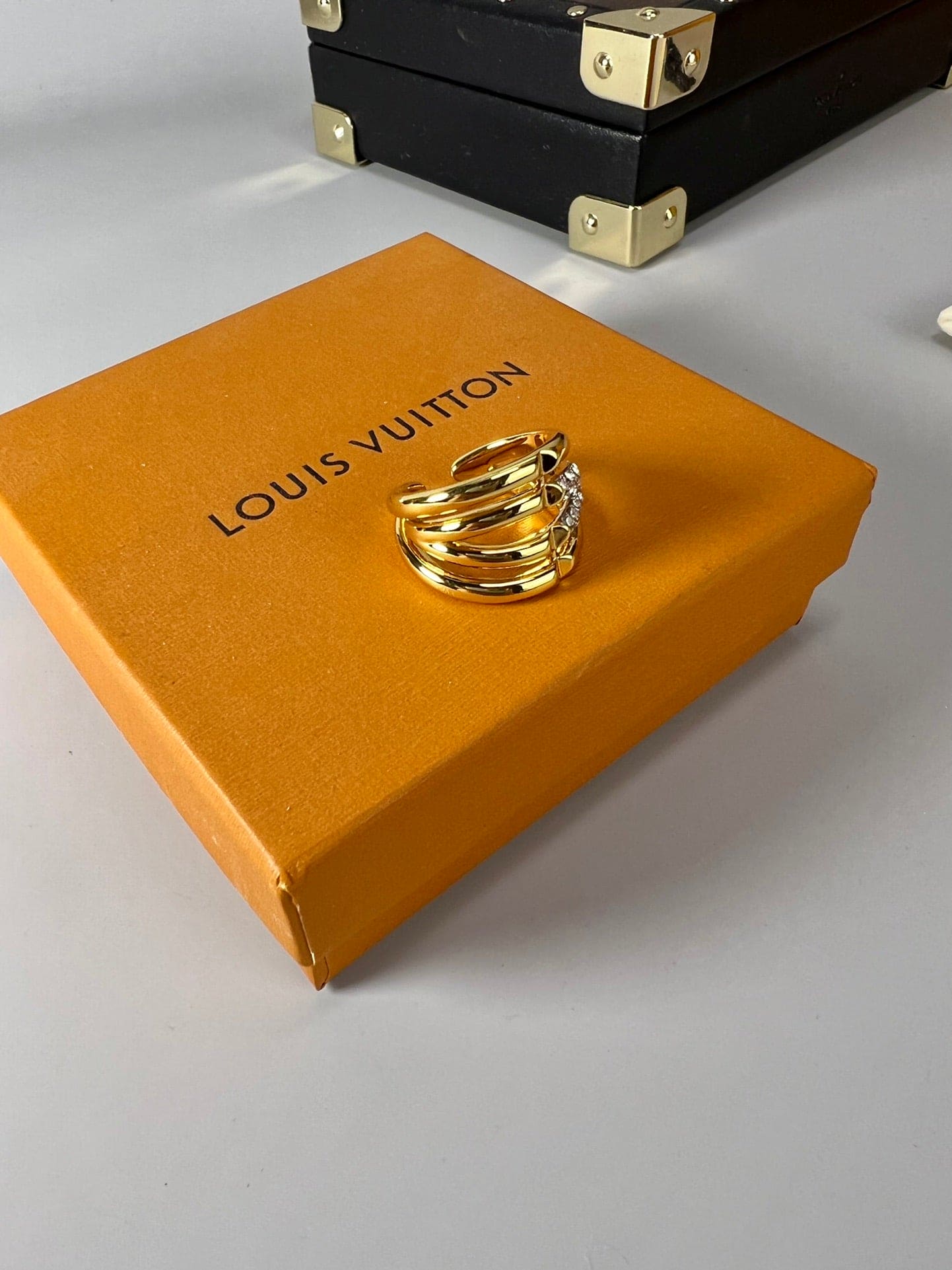 18K Louis Vuitton Volt Upside Down Diamonds Ring