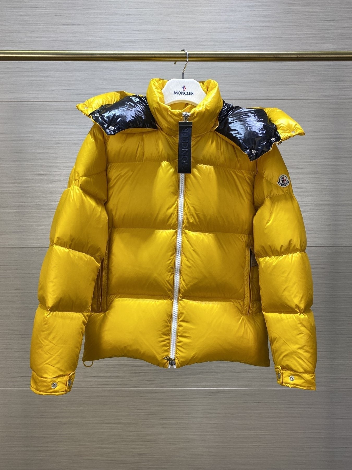 Moncler Contrast-Lined Hooded Puffer Coat — front