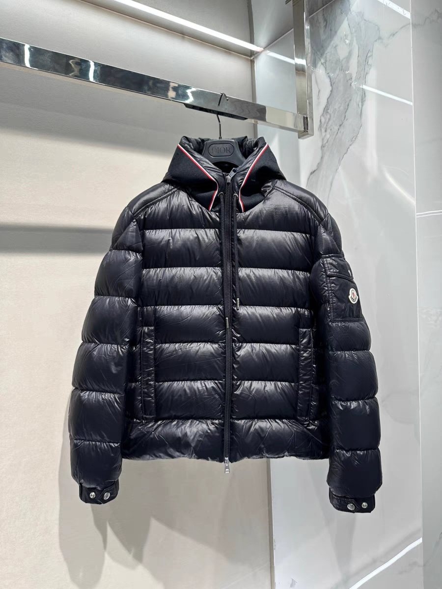 Moncler Hooded Contrast-Trim Short Puffer Coat — front
