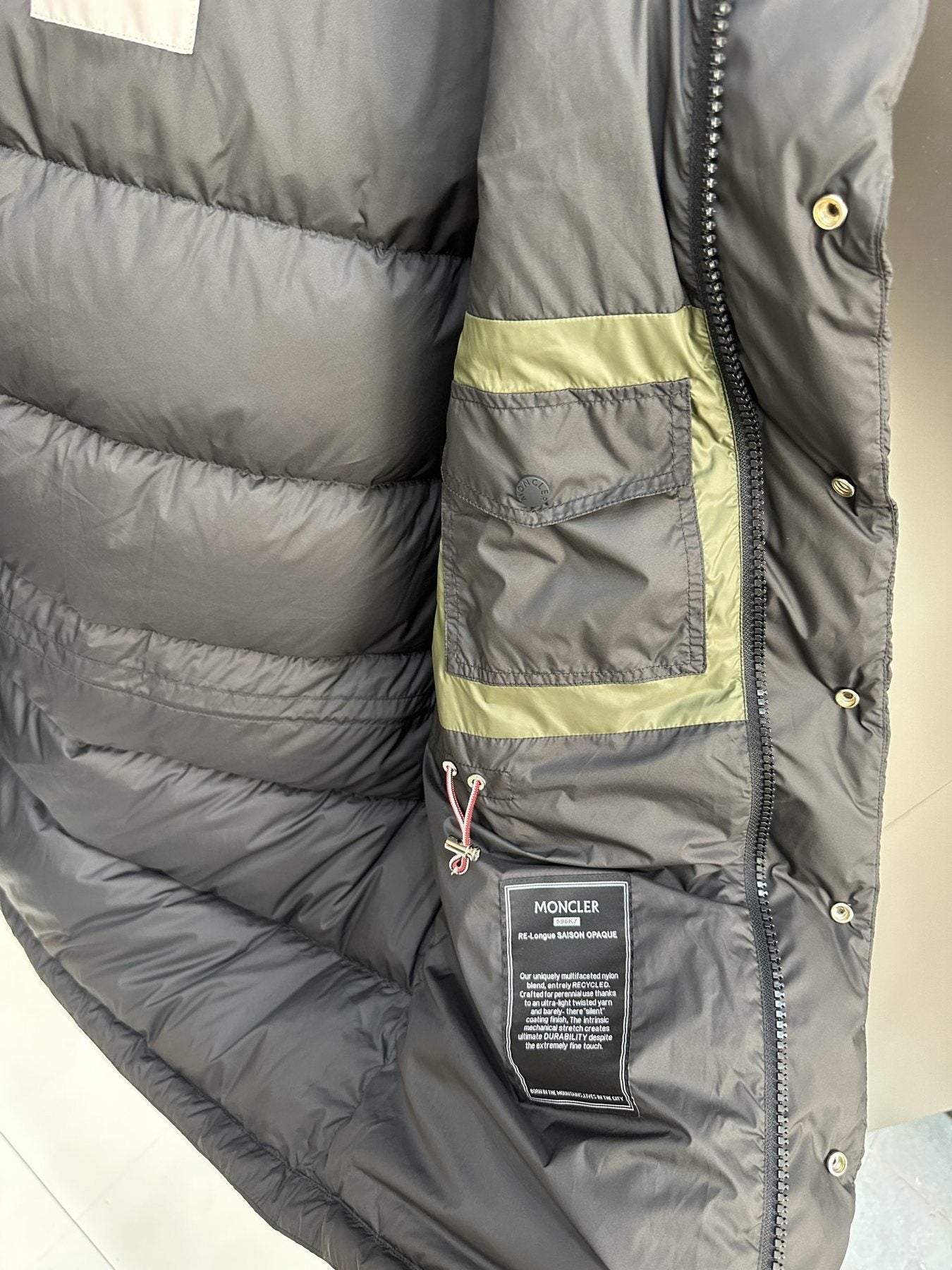 Men Moncler coat Hooded Quilted Puffer Jacket — fabric_closeup