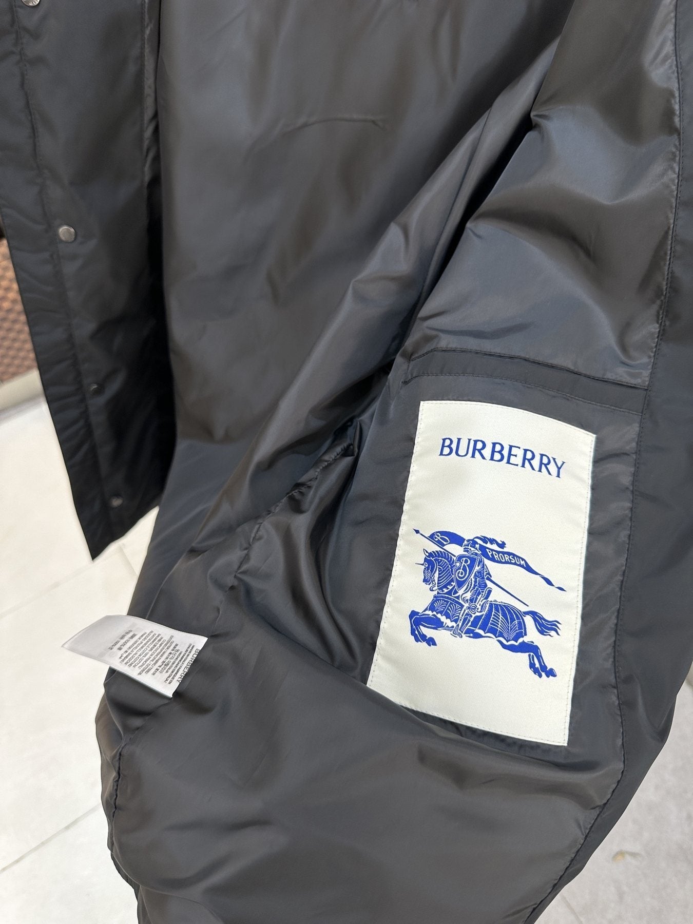 Burberry Hooded Utility Jacket — neck_label