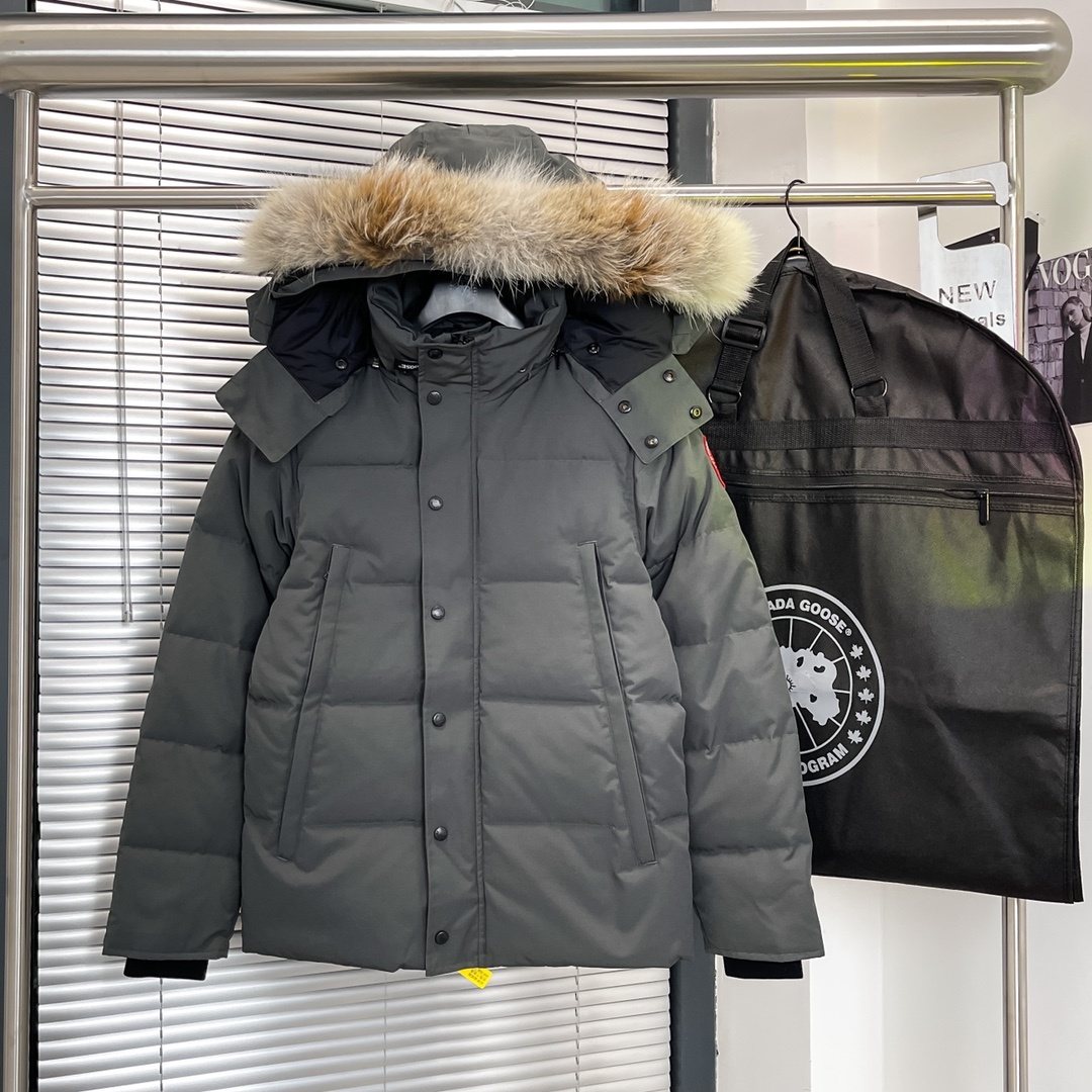 Canada Goose Fur-Trim Hood Puffer Jacket — front